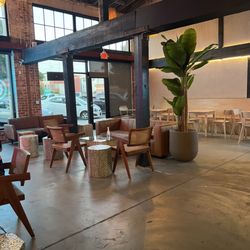 Neat & Noir - Seating area