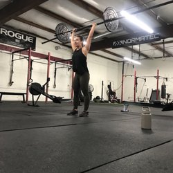 Oceanus Athletics - Our newest member Shayla looking good on some thrusters