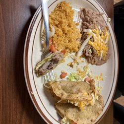 Los Mariachis - Shredded beef taco plate Crispy crispy shredded Tacos Plate