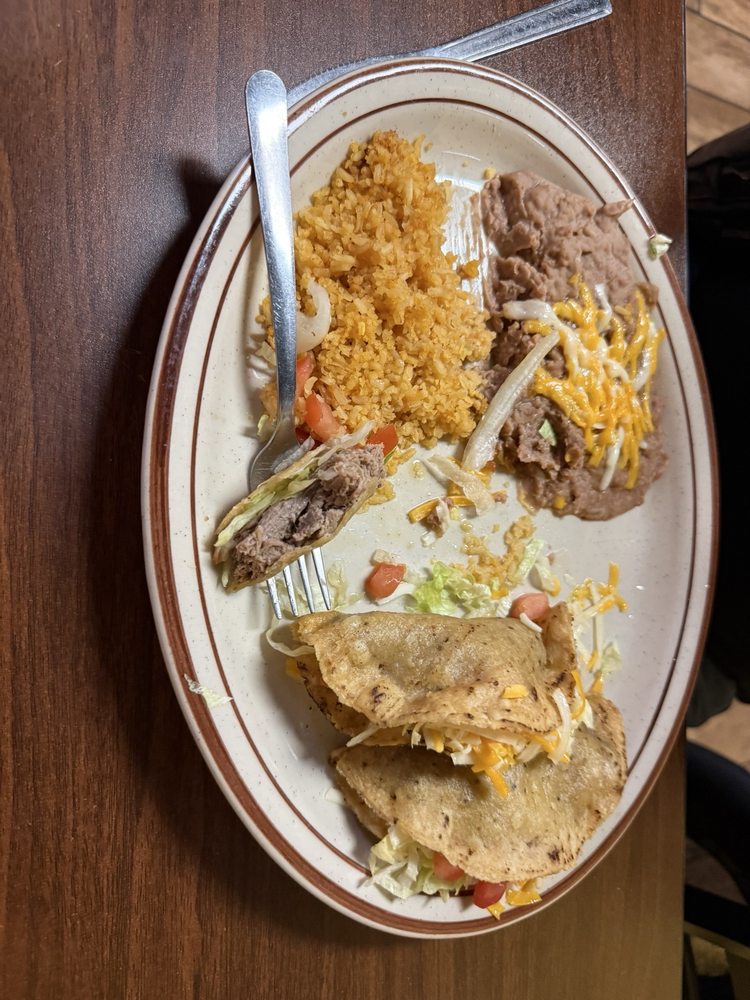 Social spots from Los Mariachis
