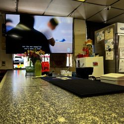 White Oak Grill & Lounge - Counter service