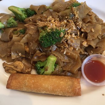 Bamboo Thai Bistro - Pad see ew with chicken, hold egg - Thai Near Me - Redondo Beach, California Bamboo Thai Bistro - Pad see ew with chicken, hold egg - Thai Near Me - Redondo Beach, California
