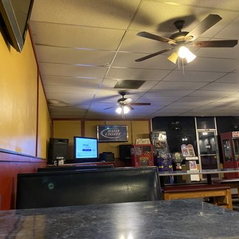 Steve's Pizza - dining area - Pizza Near Me - Bakersfield, California Steve's Pizza - dining area - Pizza Near Me - Bakersfield, California