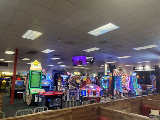 Chuck E. Cheese by null