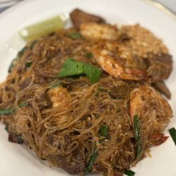 BarnYen By Thaispice - Beef and Shrimp Pad Thai