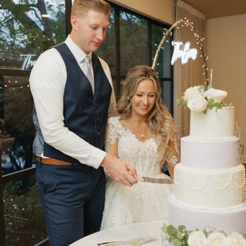 Crosthwaite Custom Cakes - Wedding Cake - Cupcakes Near Me Crosthwaite Custom Cakes - Wedding Cake - Cupcakes Near Me
