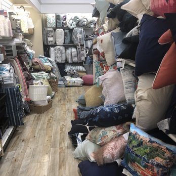 Homegoods Store - Messy isles made it difficult to look through all of the items. - Department Stores Near Me - Algonquin, Illinois