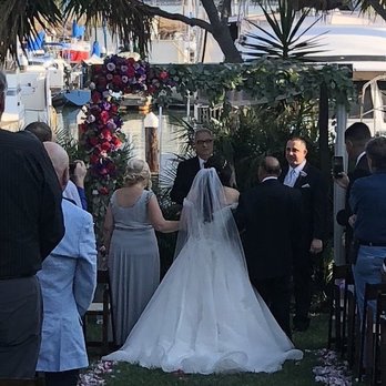 A Love's in Bloom - Florists Near Me