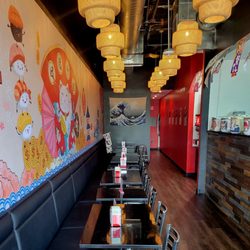 Hashi Japanese Kitchen - Small dining area, very comfortable and easy access for those who are handicap.