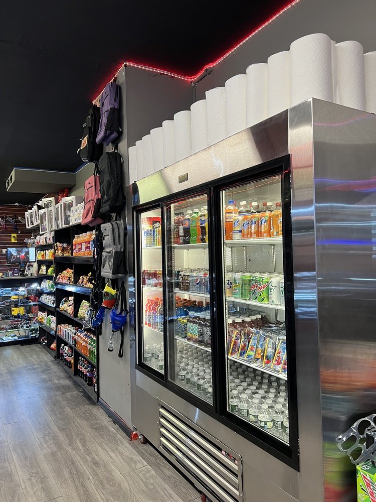 SMOKERS WORLD Updated June 2024 16 Photos 403 McLean Ave, Yonkers