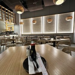 Ichiddo Ramen & Izakaya - Interior