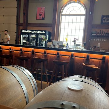 Beneduce Vineyards - The bar - Wineries Near Me - Pittstown, New Jersey