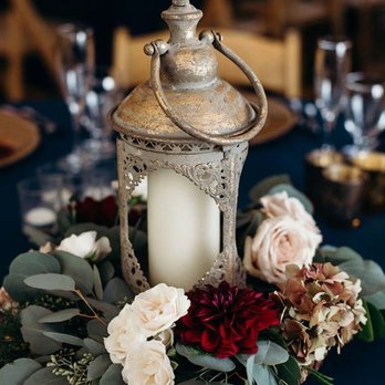 The Posh Posey - Photo by Kris Holland Photography Venue: Forest House Lodge - Floral Designers Near Me - Sacramento, California The Posh Posey - Photo by Kris Holland Photography Venue: Forest House Lodge - Floral Designers Near Me - Sacramento, California
