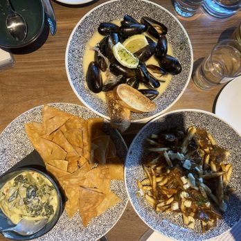The 908 - spinach & artichoke dip, mussels, and poutine - New American Near Me - Long Beach, California The 908 - spinach & artichoke dip, mussels, and poutine - New American Near Me - Long Beach, California