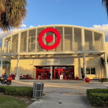 Target - Entrance door - Department Stores Near Me - Aventura, Florida