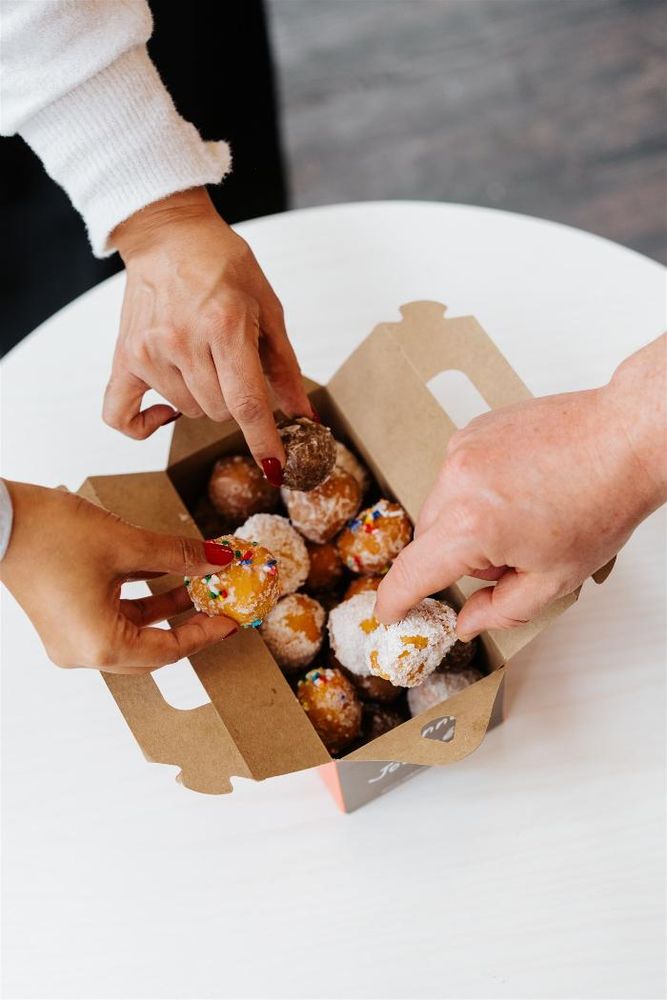 Robin's Donuts