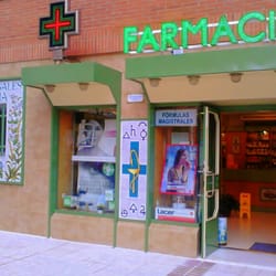 Farmacia Carrascosa Juan Moreno - #Fachada #Farmacia con la nueva luminaria