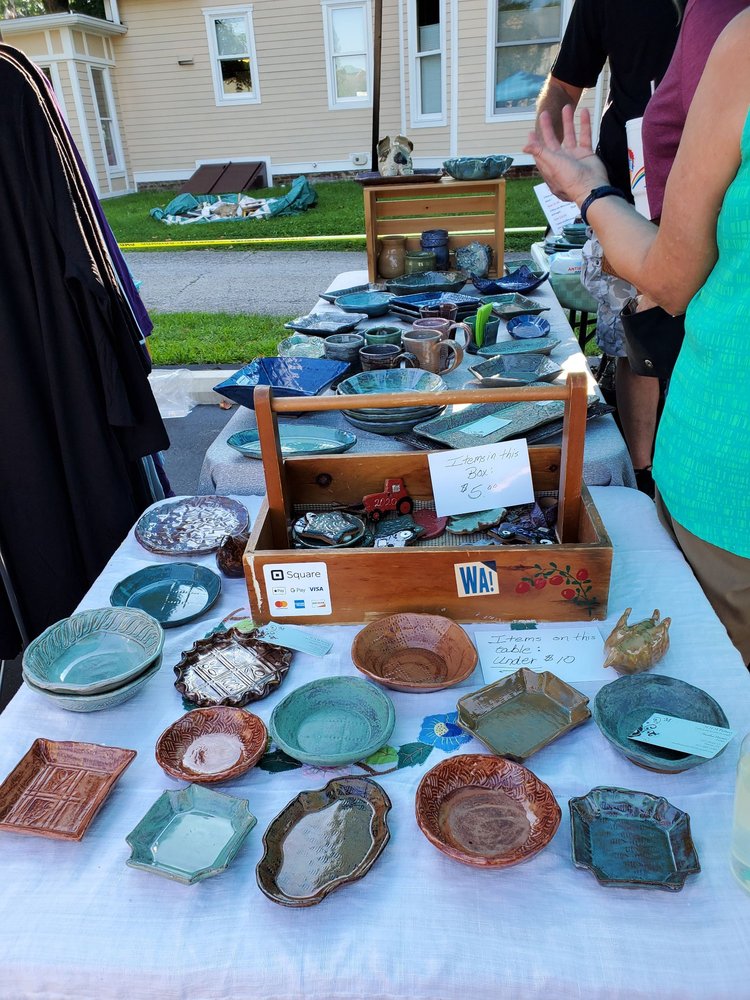 RED GERANIUM ARTISAN MARKET Updated August 2024 33 Photos 1207