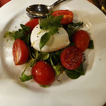 Vino Vino - Buffalo Caprese Salad - Italian Near Me - Venezia, VE Vino Vino - Buffalo Caprese Salad - Italian Near Me - Venezia, VE