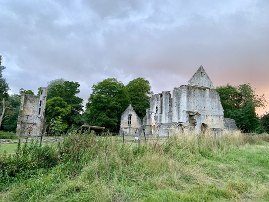 Minster Lovell Hall & Dovecote by null