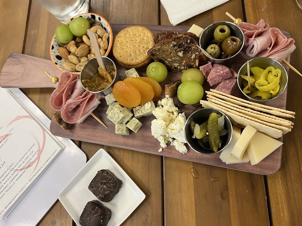 Wednesdays Wine Bar Logo