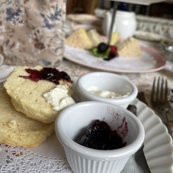 Lovejoy's Restaurant & Tea Room - Vanilla Scone with Clotted Cream and Berry Preserves - Tea Rooms Near Me - Florence, Oregon