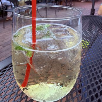 Rockin Fish - Hugo Spritz - Gastropubs Near Me - Northport, New York Rockin Fish - Hugo Spritz - Gastropubs Near Me - Northport, New York
