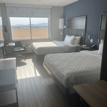 Tru by Hilton Goodyear Phoenix West - Room - Hotels Near Me - Goodyear, Arizona
