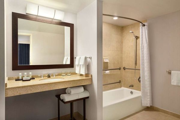 Embassy Suites by Hilton Boston at Logan Airport by null