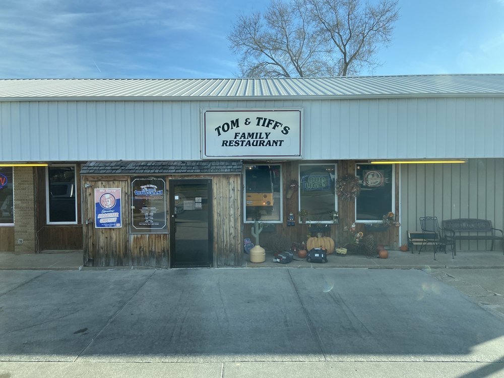 TOM & TIFF’S Updated October 2024 12 Photos & 25 Reviews 607 S