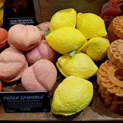 Lush - Peach and Lemon Bath Bombs