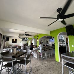 Mango Taphouse and Gastropub - Indoor seating