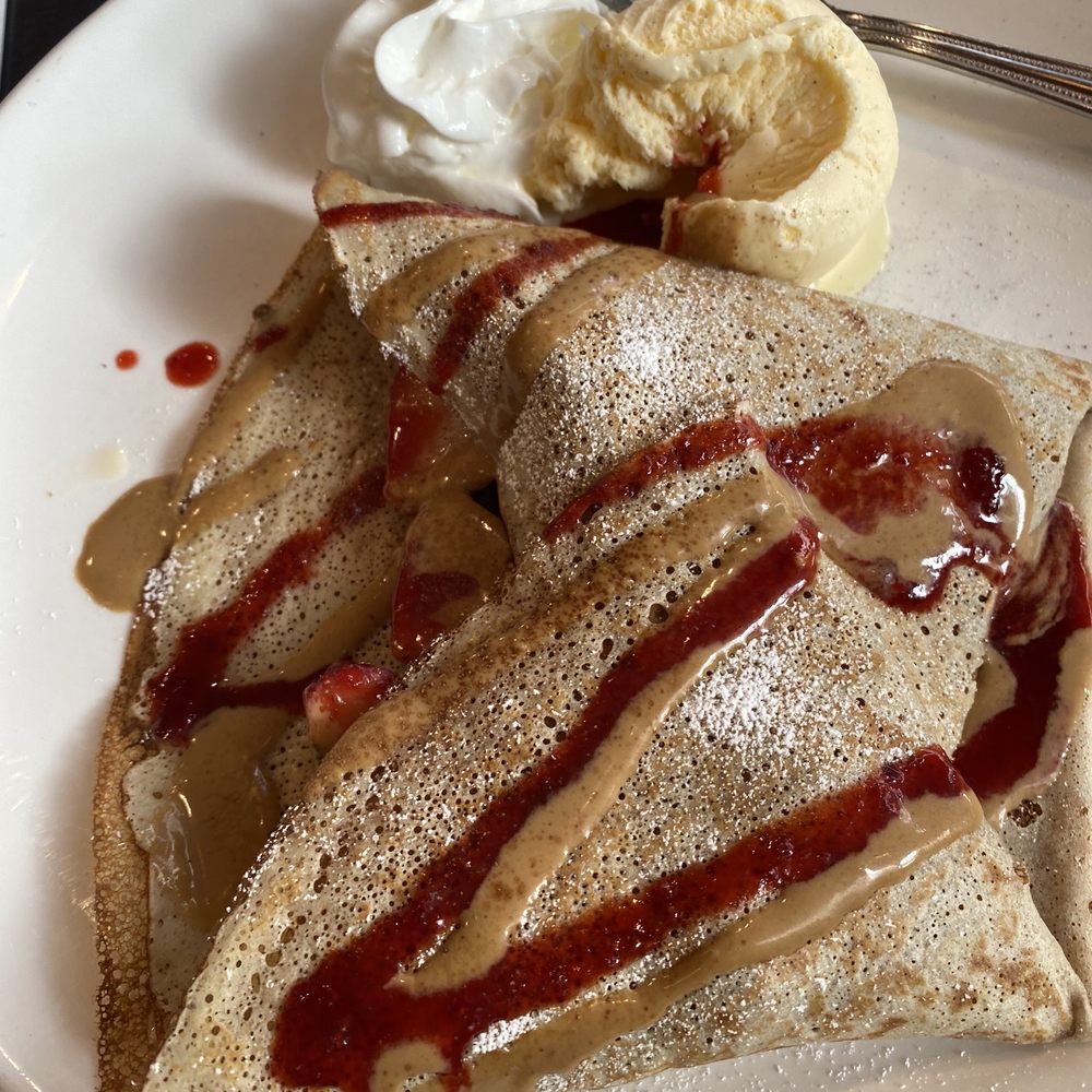 Frodo Joe's Petit Cafe - Strawberry banana crêpe - Creperies Near Me - Fremont, California