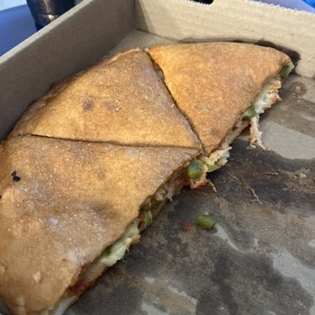 Tania's Pizza - Stuffed pizza: light sauce, green peppers, extra cheese, pepperoni and Italian sausage - Pizza Near Me - Royal Oak, Michigan Tania's Pizza - Stuffed pizza: light sauce, green peppers, extra cheese, pepperoni and Italian sausage - Pizza Near Me - Royal Oak, Michigan