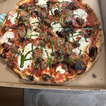Lucky's Pizza - 15" Valley Queen - Pizza Near Me - Canoga Park, California Lucky's Pizza - 15" Valley Queen - Pizza Near Me - Canoga Park, California