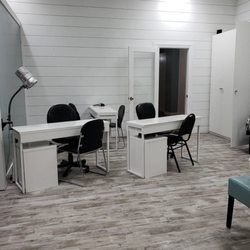 The Retreat Full Service Salon - Nail Area