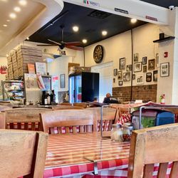 Anto’s Pizza Romana & Italian Market - Dining room