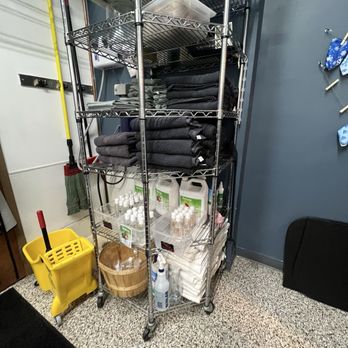 Leaps & Bones - shampoo, conditioner and towers included with bath - Pet Stores Near Me - South Windsor, Connecticut