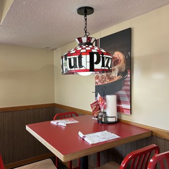 Pizza Hut - Inside - Pizza Near Me - Muncie, Indiana