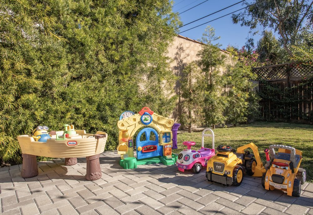 Luvable WeeCare - childcare center in Los Angeles, CA