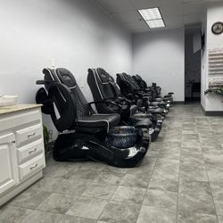 Sky Nails and Spa - Pedicure stations