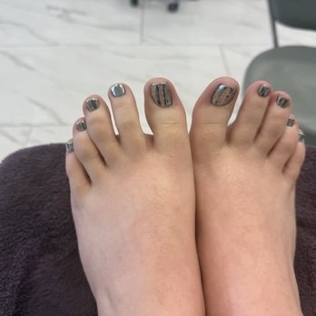 Luxe Nail Spa - silver chrome pedicure - Nail Salons Near Me - Williamsburg, Virginia Luxe Nail Spa - silver chrome pedicure - Nail Salons Near Me - Williamsburg, Virginia
