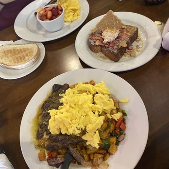 Honeybear Cafe - Carnitas Skillet Strawberry Field - Breakfast & Brunch Near Me - Chicago, Illinois