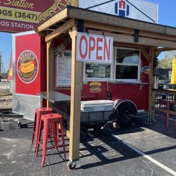Relly’s Hot Dog Station - Outside