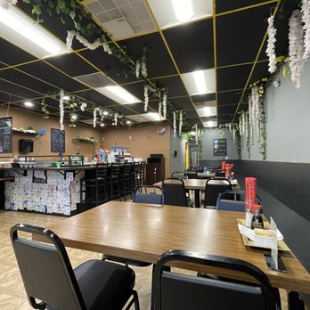 Kento Hibachi Express - Empty Kento but 45 min dine-in wait bc of '15-20' min to-go orders @ Kento. - Sushi Bars Near Me - Lebanon, Oregon