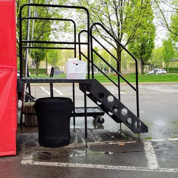 Chick-fil-A - The kitchen brings the order out in those white tubs. 1 order to each tub - Fast Food Near Me - Troy, Michigan