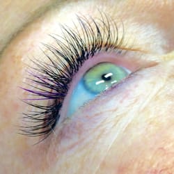 Subtle splash of purple lashes towards the outer lashes added to this set. I love adding color. Fun!