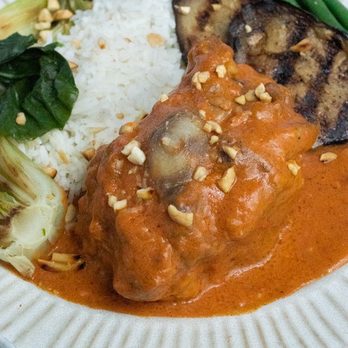 Island Gourmet - Kare-Kare - Filipino Near Me - Tracy, California
