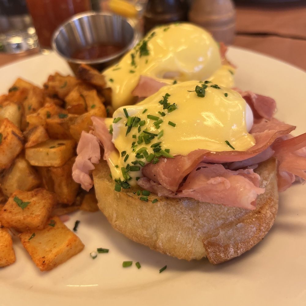 The Smith - The Smith Eggs Benedict - New American Near Me - Washington, DC, District of Columbia