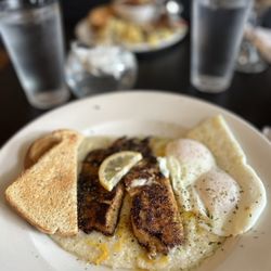 The Garden Brunch Cafe - Fish and Grits